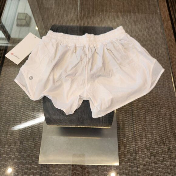 NWT Lululemon Hotty Hot LR Short 4" Lined - Picture 3 of 8